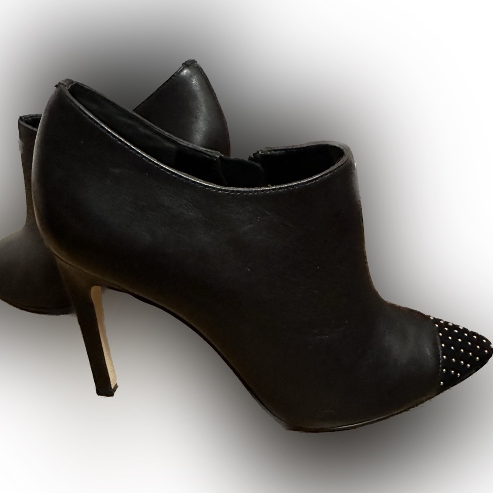 White Label Black-Market Heeled Booties / Sz 7M